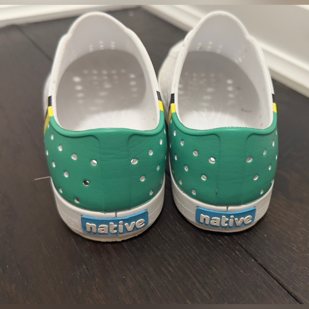 Native Kids Shoes in White and Green - Picture 2 of 5